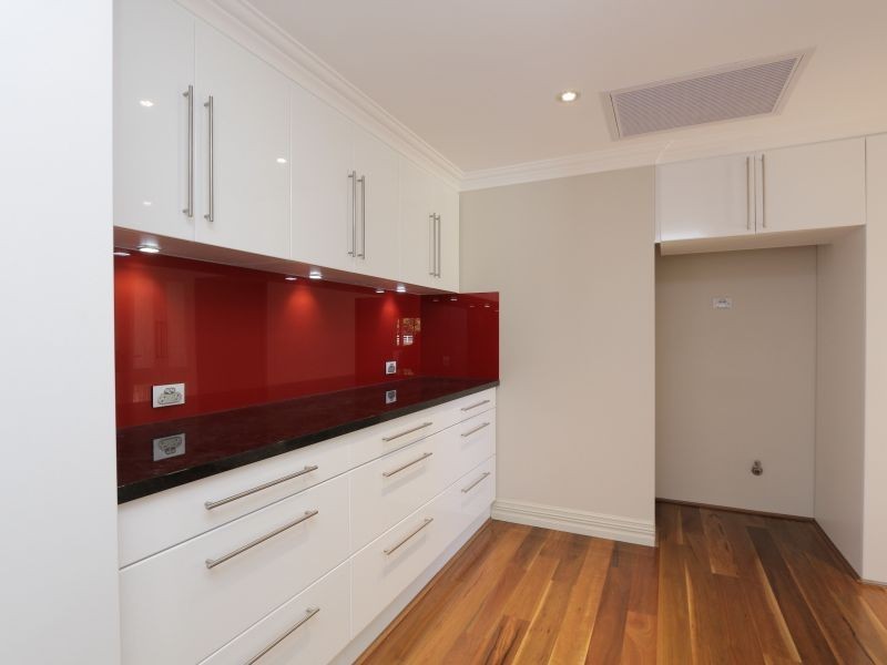 36 Victoria Road, Wattle Grove WA 6107