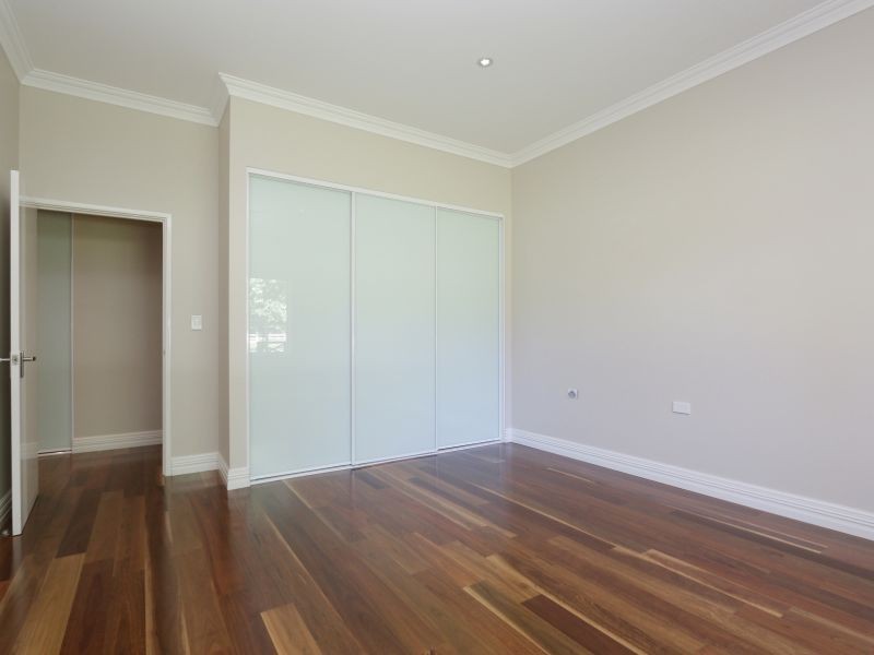 36 Victoria Road, Wattle Grove WA 6107