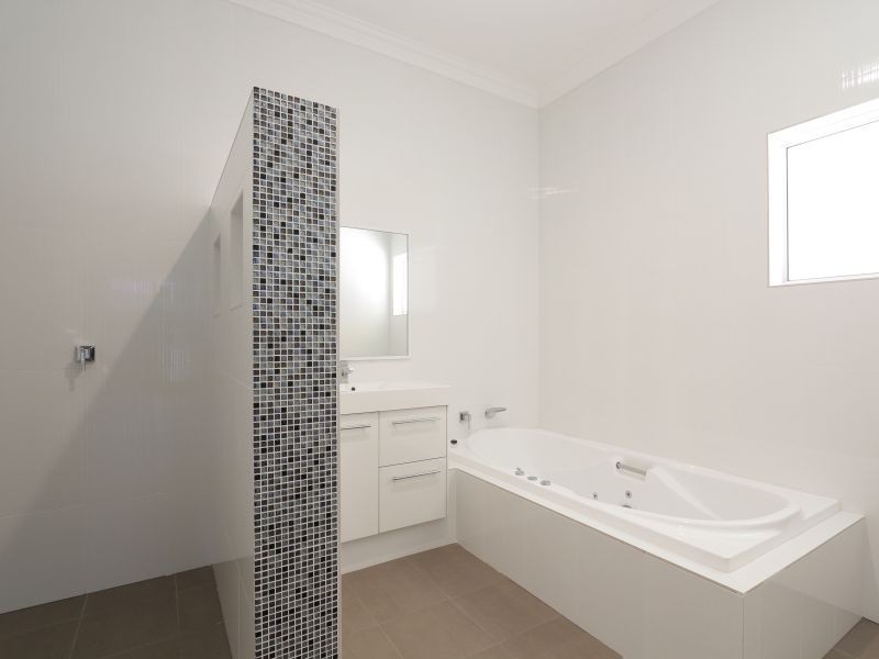 36 Victoria Road, Wattle Grove WA 6107