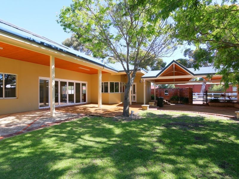 36 Victoria Road, Wattle Grove WA 6107