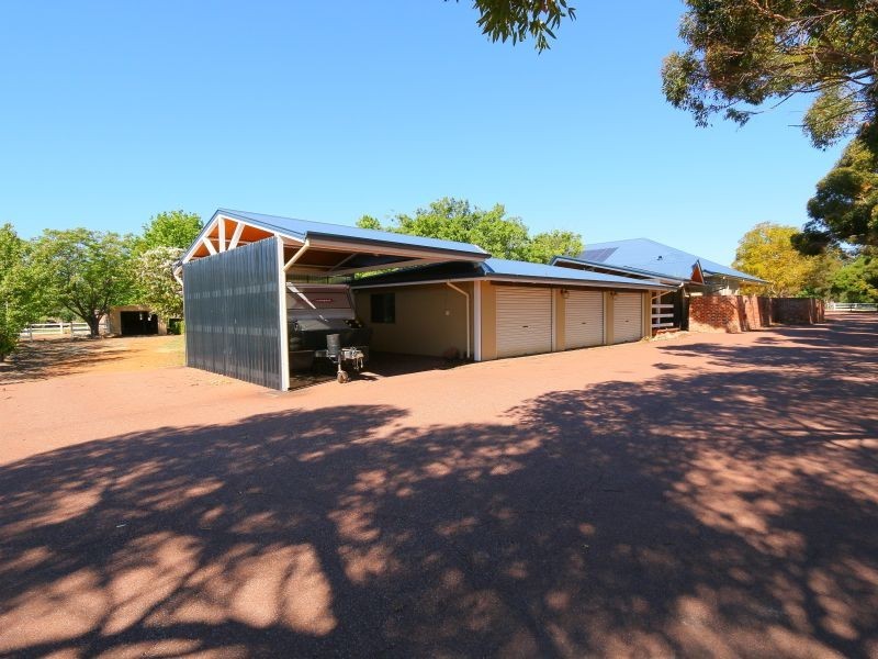36 Victoria Road, Wattle Grove WA 6107