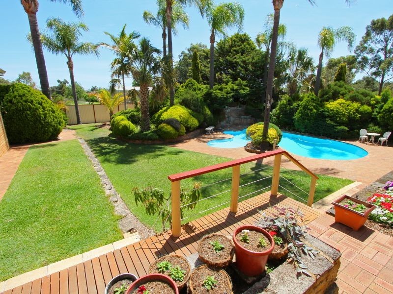 4 Brush Court, Canning Vale WA 6155