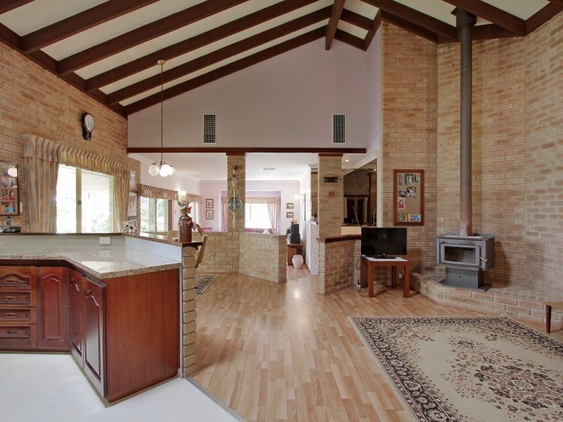 4 Brush Court, Canning Vale WA 6155