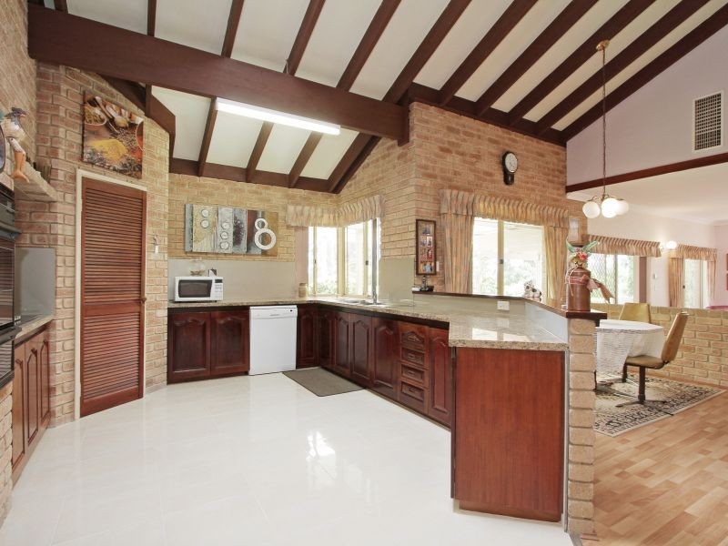 4 Brush Court, Canning Vale WA 6155