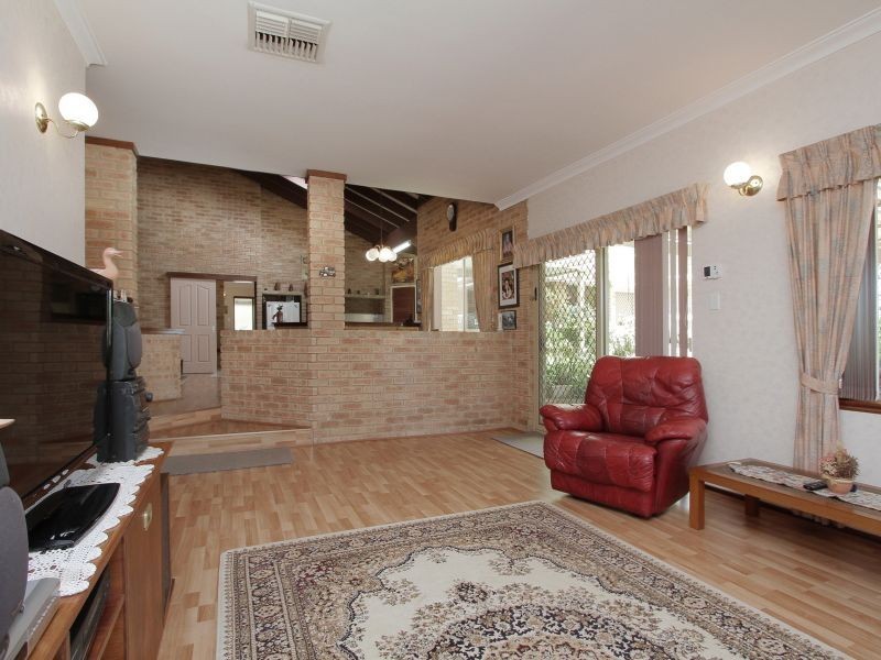 4 Brush Court, Canning Vale WA 6155