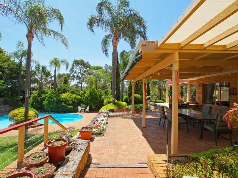 4 Brush Court, Canning Vale WA 6155