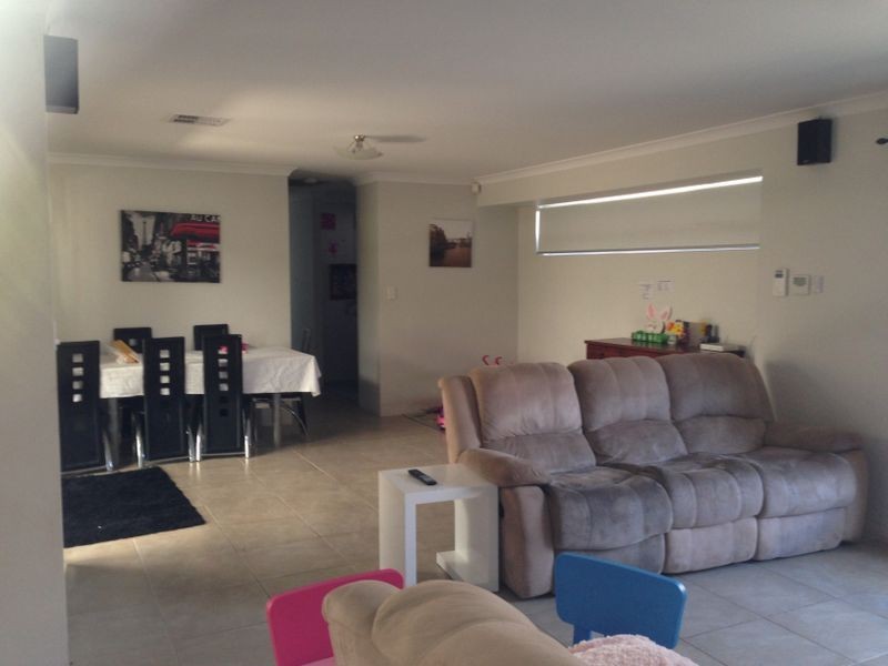 6 Hillhouse Way, Piara Waters WA 6112