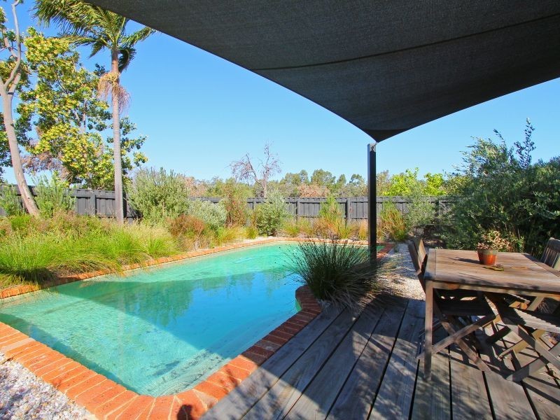 5 Livingstone Drive, Canning Vale WA 6155