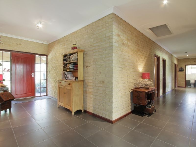 5 Livingstone Drive, Canning Vale WA 6155