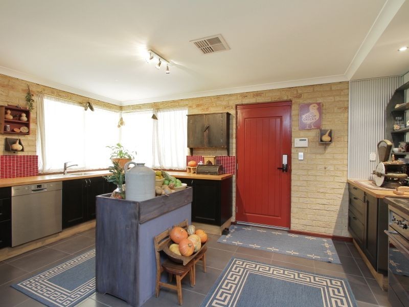 5 Livingstone Drive, Canning Vale WA 6155