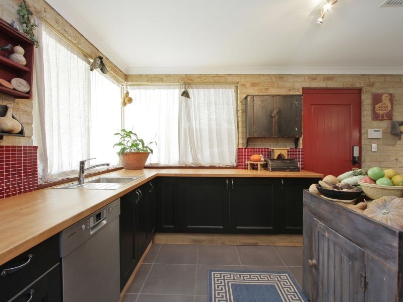 5 Livingstone Drive, Canning Vale WA 6155