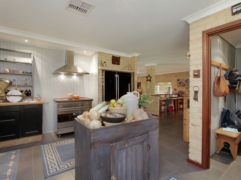 5 Livingstone Drive, Canning Vale WA 6155