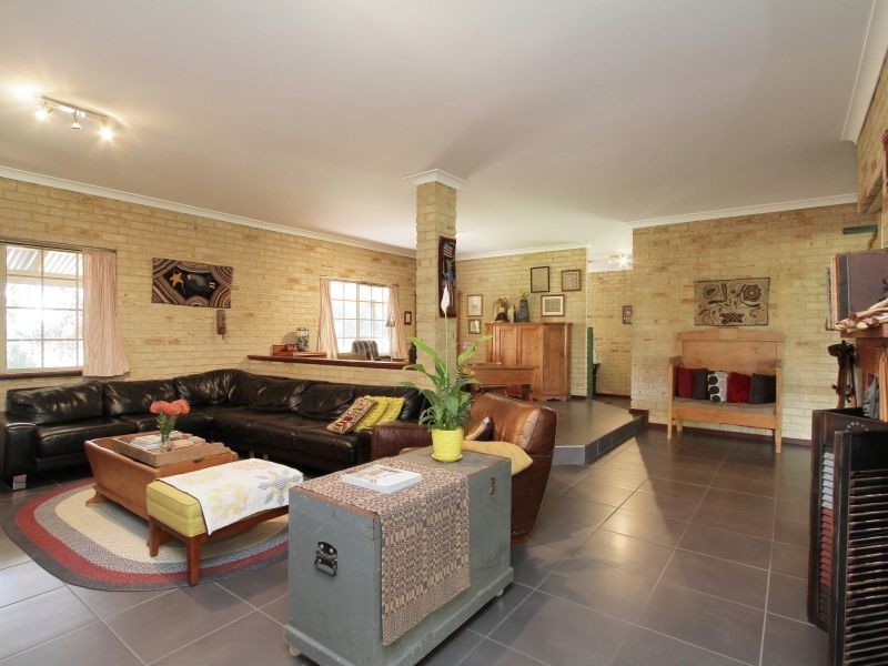 5 Livingstone Drive, Canning Vale WA 6155