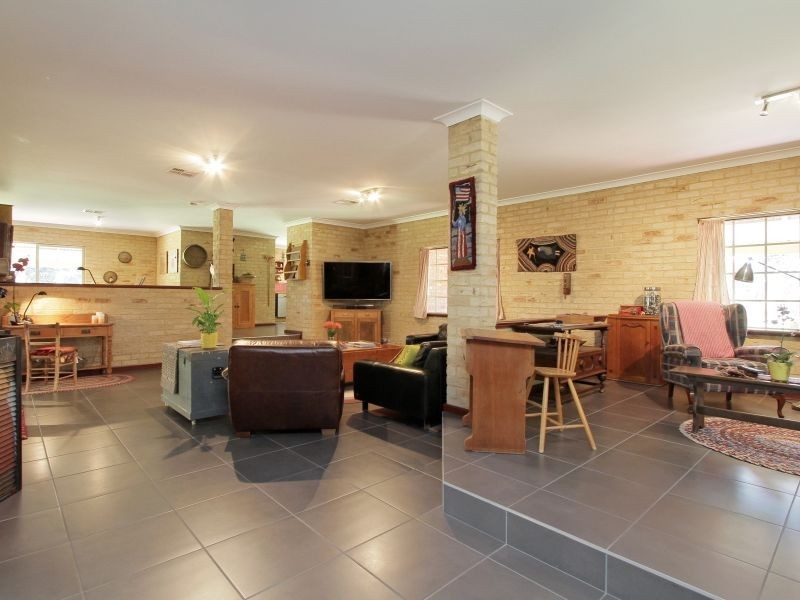 5 Livingstone Drive, Canning Vale WA 6155