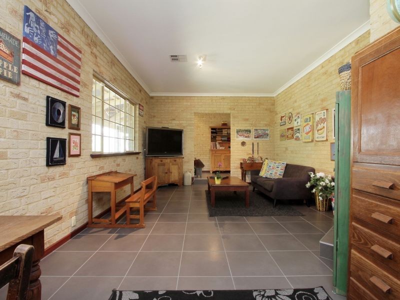 5 Livingstone Drive, Canning Vale WA 6155