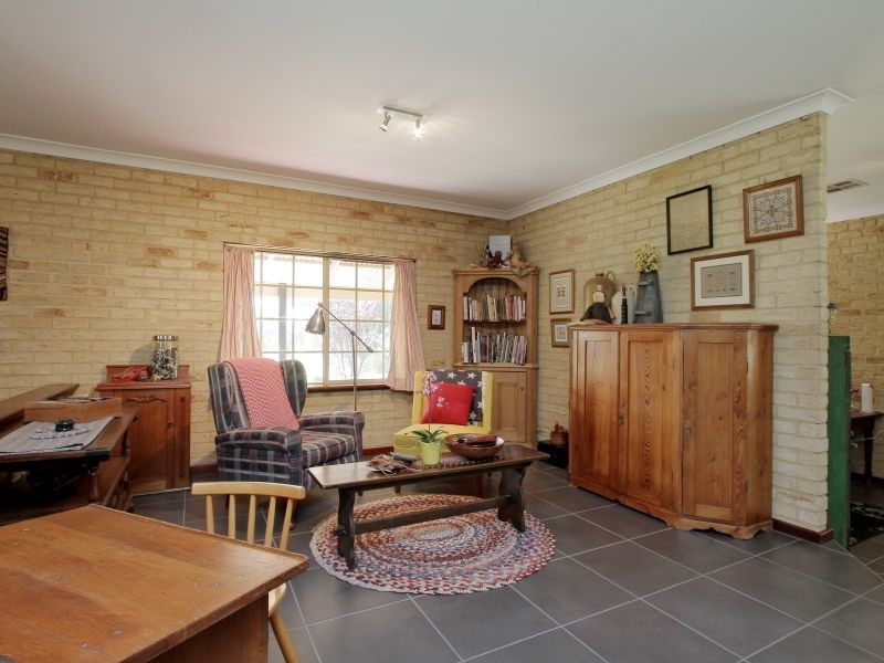 5 Livingstone Drive, Canning Vale WA 6155