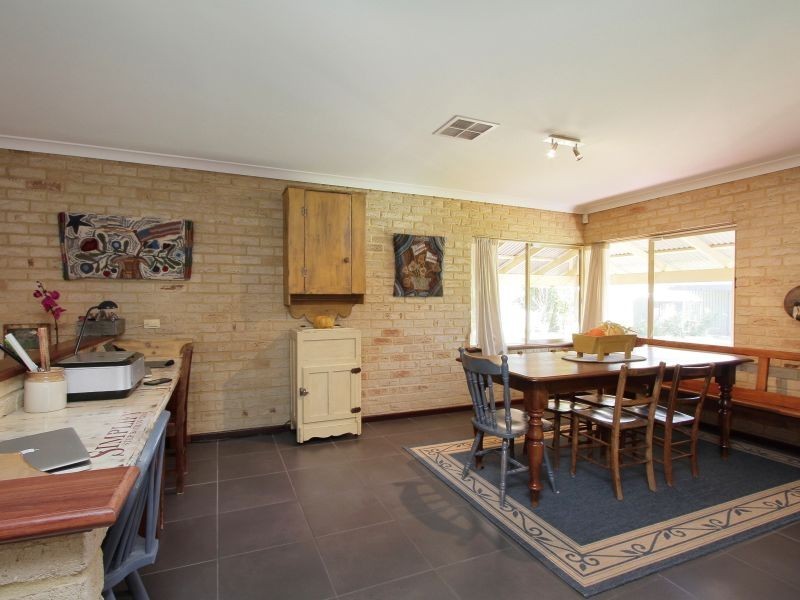 5 Livingstone Drive, Canning Vale WA 6155