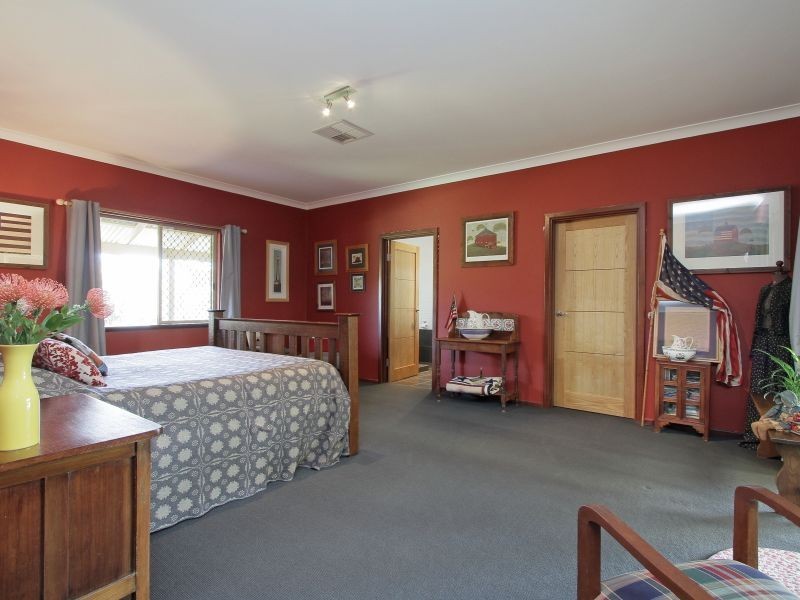 5 Livingstone Drive, Canning Vale WA 6155