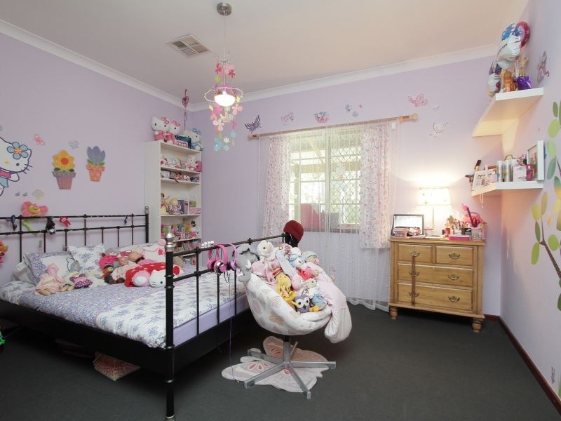 5 Livingstone Drive, Canning Vale WA 6155