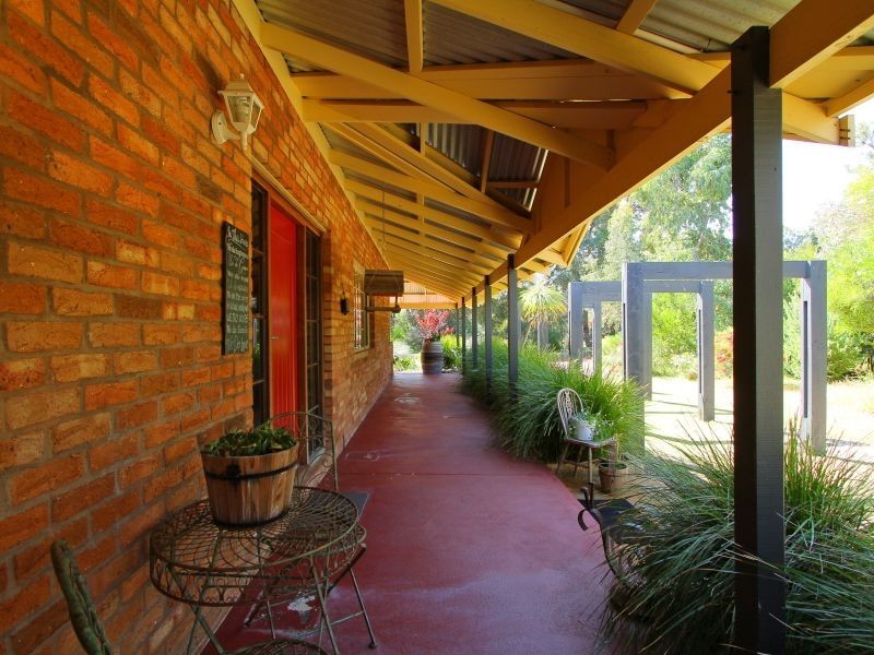 5 Livingstone Drive, Canning Vale WA 6155