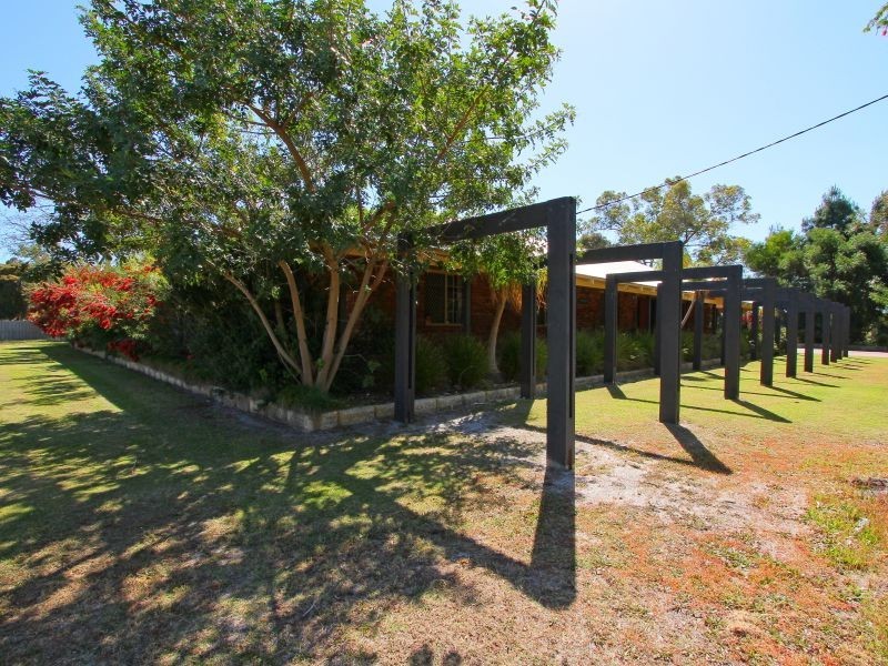 5 Livingstone Drive, Canning Vale WA 6155