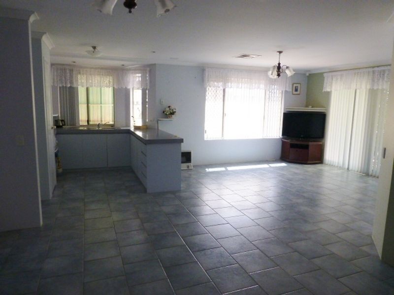 6/6 Heron Place, Maddington WA 6109