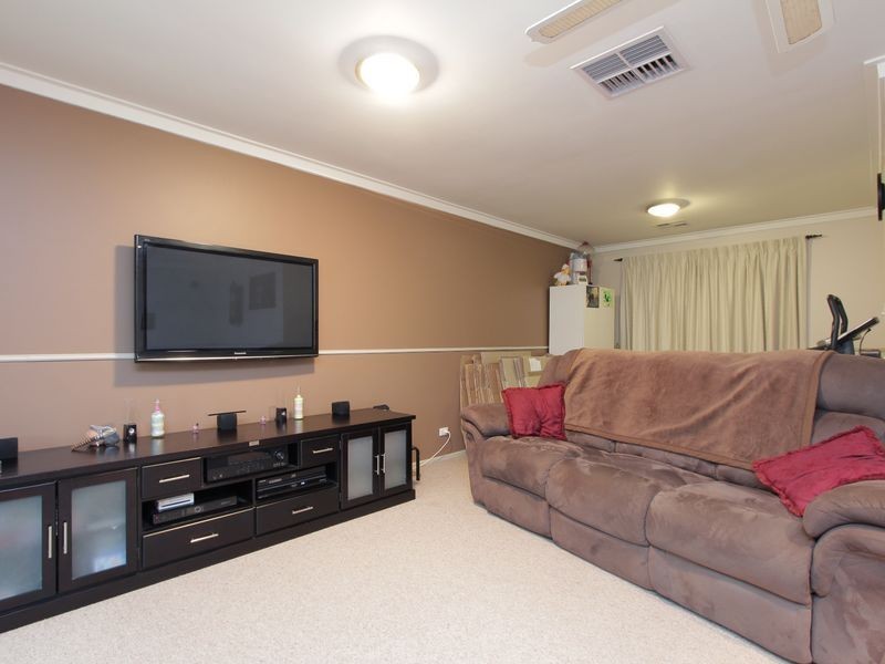6 Meuller Way, Thornlie WA 6108