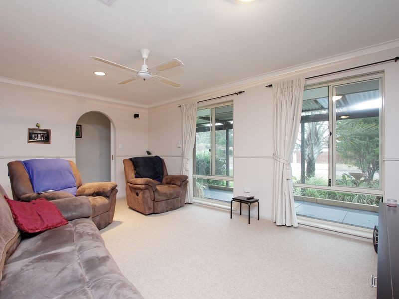 6 Meuller Way, Thornlie WA 6108