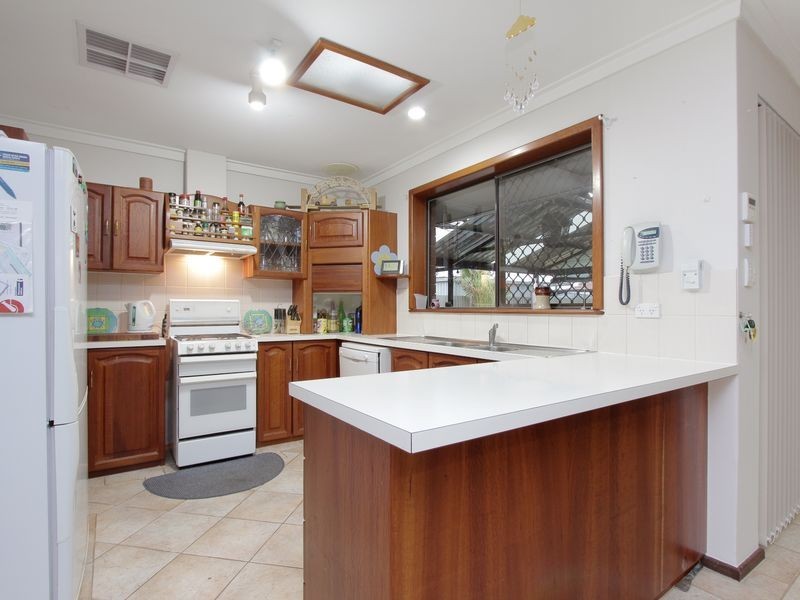 6 Meuller Way, Thornlie WA 6108