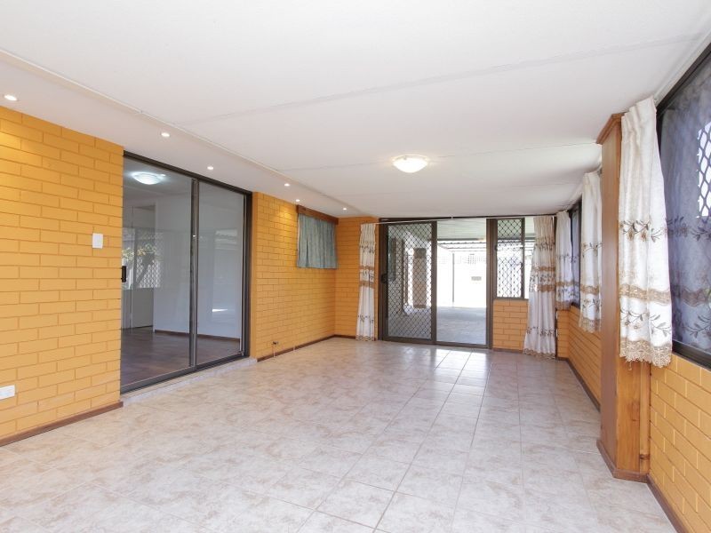 10 Huggins Road, Thornlie WA 6108