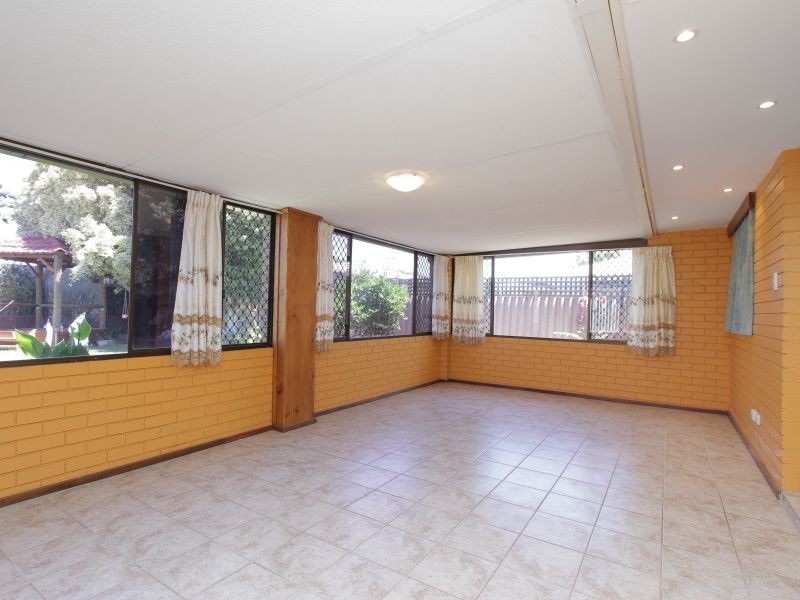 10 Huggins Road, Thornlie WA 6108