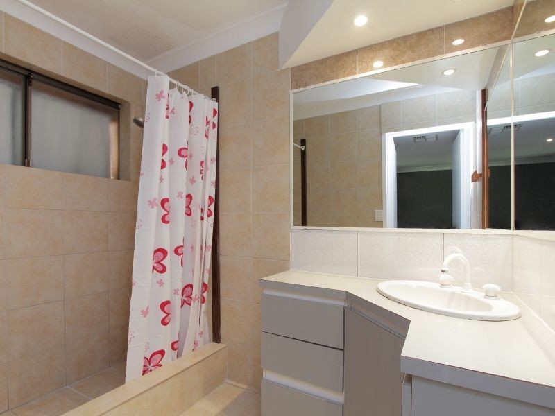 10 Huggins Road, Thornlie WA 6108