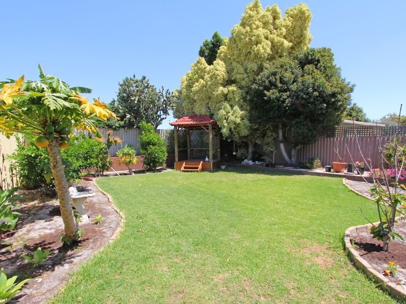 10 Huggins Road, Thornlie WA 6108