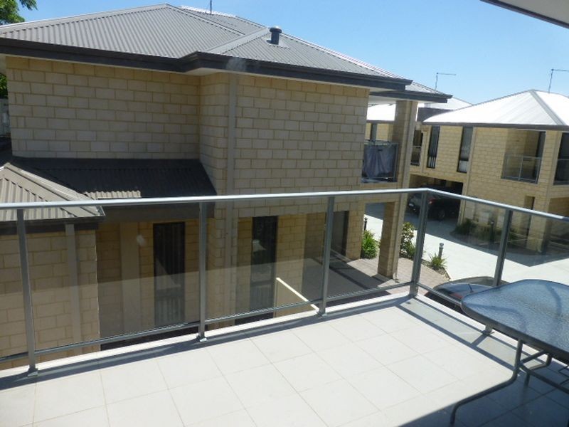 12/2 View Avenue, Langford WA 6147