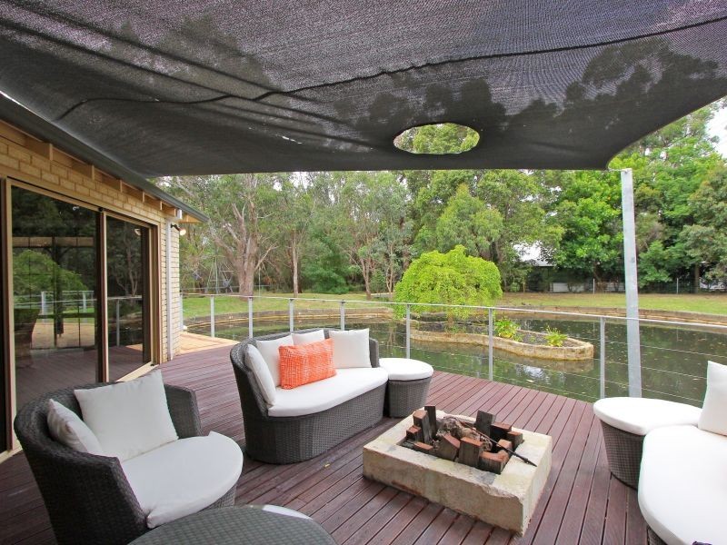40 Johnson Place, Wattle Grove WA 6107