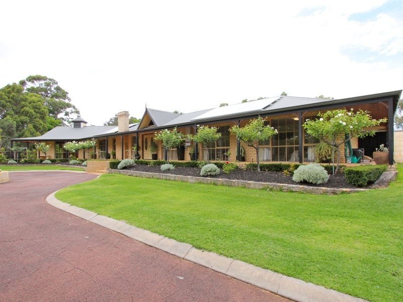 40 Johnson Place, Wattle Grove WA 6107