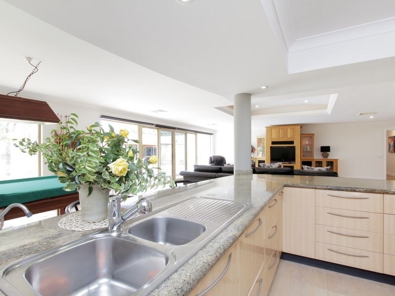 40 Johnson Place, Wattle Grove WA 6107
