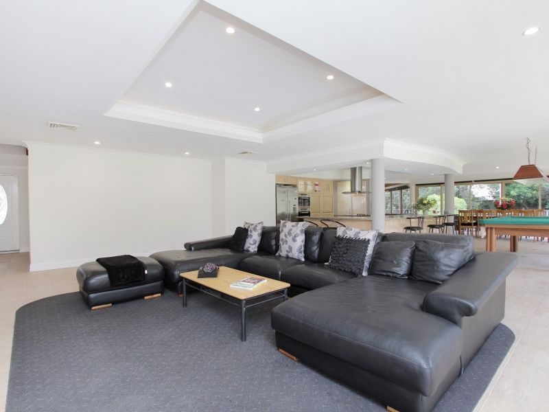 40 Johnson Place, Wattle Grove WA 6107