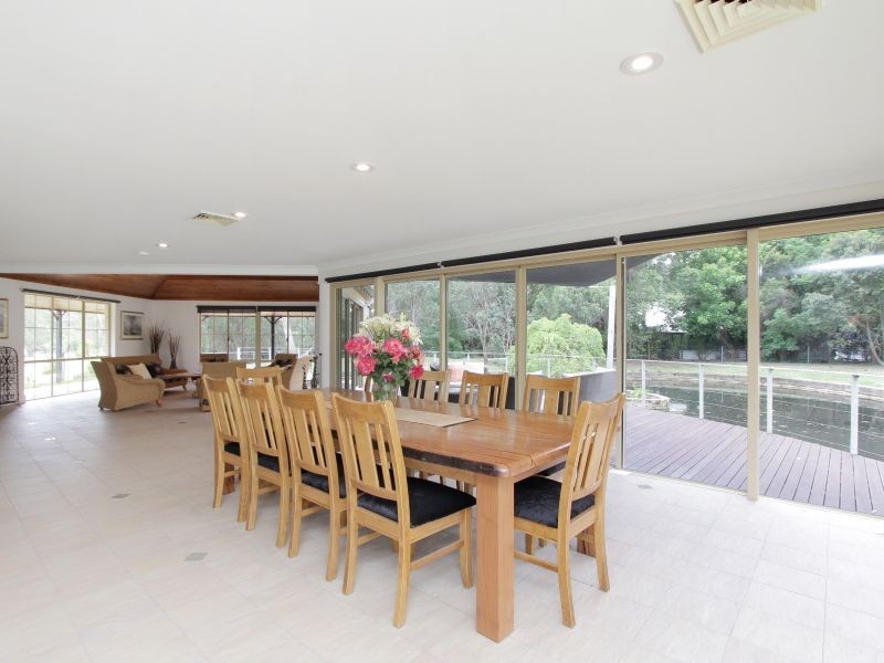 40 Johnson Place, Wattle Grove WA 6107