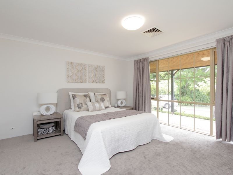 40 Johnson Place, Wattle Grove WA 6107