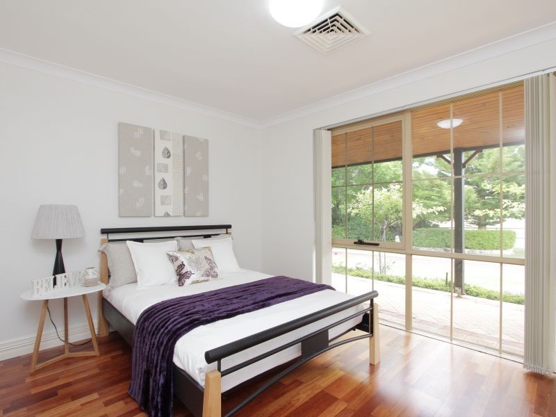 40 Johnson Place, Wattle Grove WA 6107