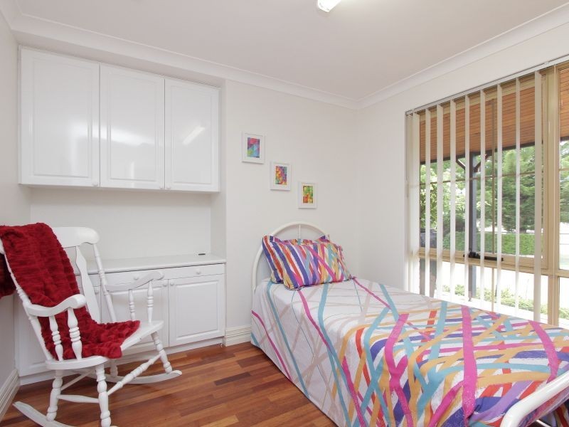 40 Johnson Place, Wattle Grove WA 6107