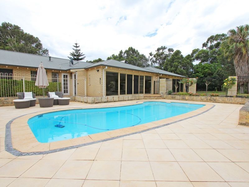 40 Johnson Place, Wattle Grove WA 6107