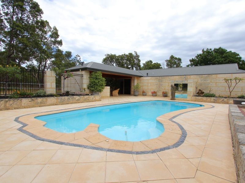 40 Johnson Place, Wattle Grove WA 6107