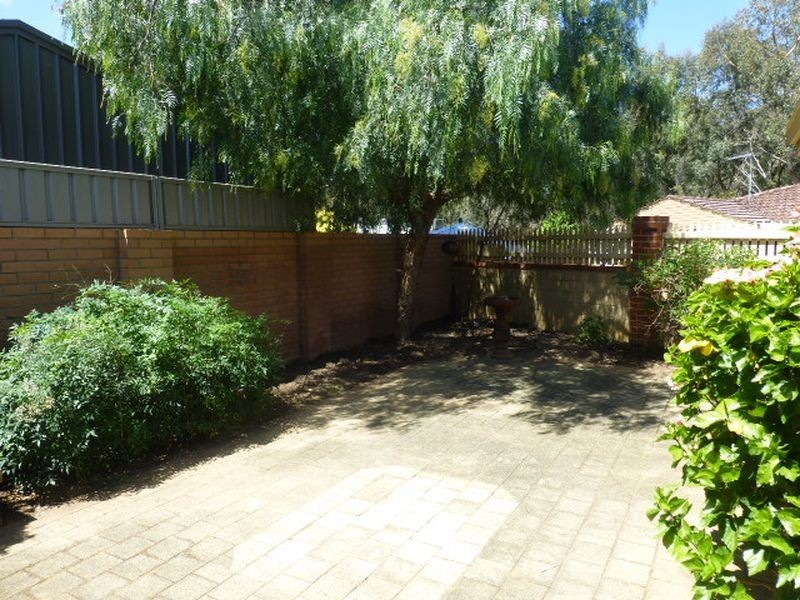 12/4 Page Road, Kelmscott WA 6111