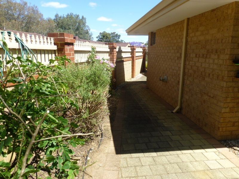 12/4 Page Road, Kelmscott WA 6111