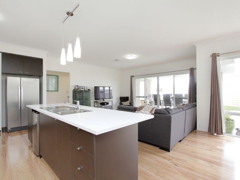 24 Strathclyde Circuit, Champion Lakes WA 6111