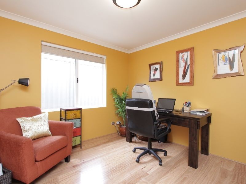 24 Strathclyde Circuit, Champion Lakes WA 6111