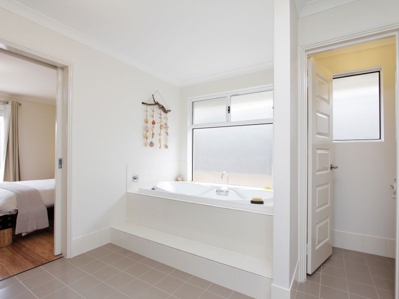 24 Strathclyde Circuit, Champion Lakes WA 6111