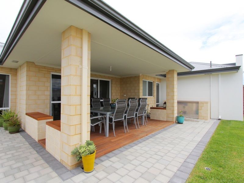 24 Strathclyde Circuit, Champion Lakes WA 6111